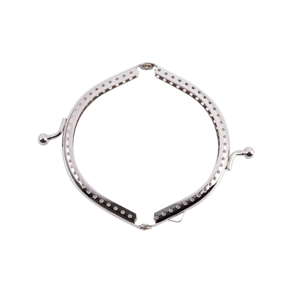 Münzbörsen mit 15 Metallrahmen Karabinerverschluss Arch Pattern und Coin Style - Silber Geldbörse mit zeitlosem Design