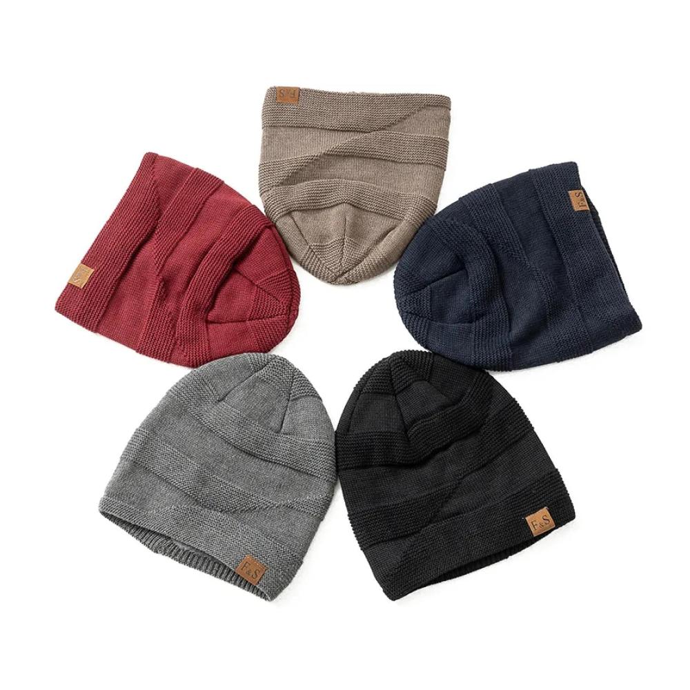 Winter Strickmütze Beanie für Damen und Herren - Warme gefütterte Hutmode mit lässigem Label perfekt für kalte Tage