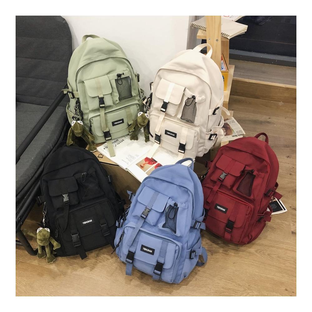 Cooler Damenrucksack Schwarzer Nylon-Tagesrucksack mit Anhänger idealer Schulrucksack und stylischer Koreanischer Begleiter