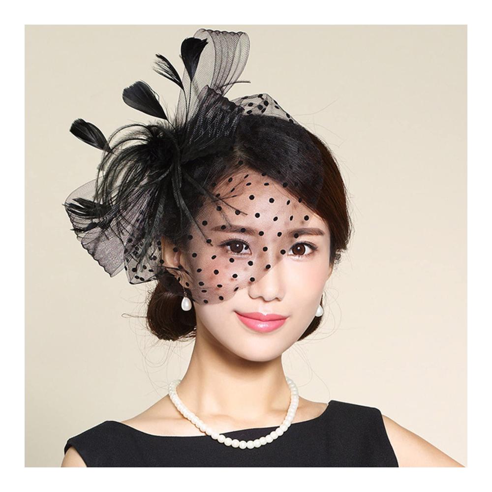 Faszinierende Damen Kopftücher im 2/4er Set – Federn Netzbänder und stilvolle Fedoras für Cocktail Tea Party & mehr. Inklusive eleganter Netzhandschuhe in voller Länge für Damen in Schwarz Weiß und Rot