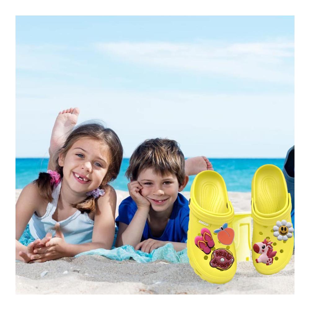 100 Verschiedene Niedliche Cartoon-Schuh-Charms von ZHULIA – PVC-Cartoon-Schuh-Dekorationen für Kinder und Erwachsene – Armband für Weihnachtsfeier und Geburtstagsgeschenk