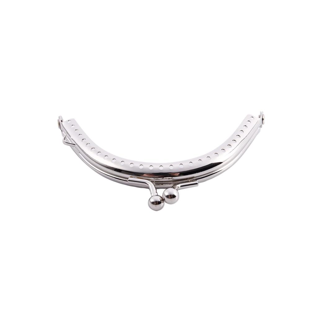 Münzbörsen mit 15 Metallrahmen Karabinerverschluss Arch Pattern und Coin Style - Silber Geldbörse mit zeitlosem Design