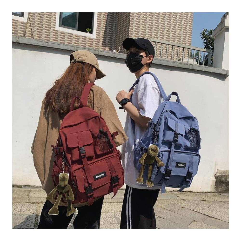 Cooler Damenrucksack Schwarzer Nylon-Tagesrucksack mit Anhänger idealer Schulrucksack und stylischer Koreanischer Begleiter