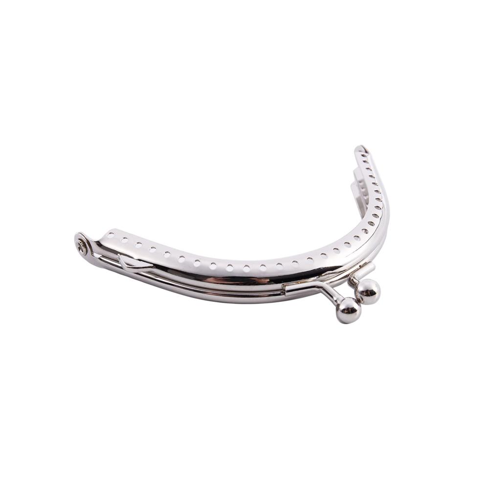 Münzbörsen mit 15 Metallrahmen Karabinerverschluss Arch Pattern und Coin Style - Silber Geldbörse mit zeitlosem Design