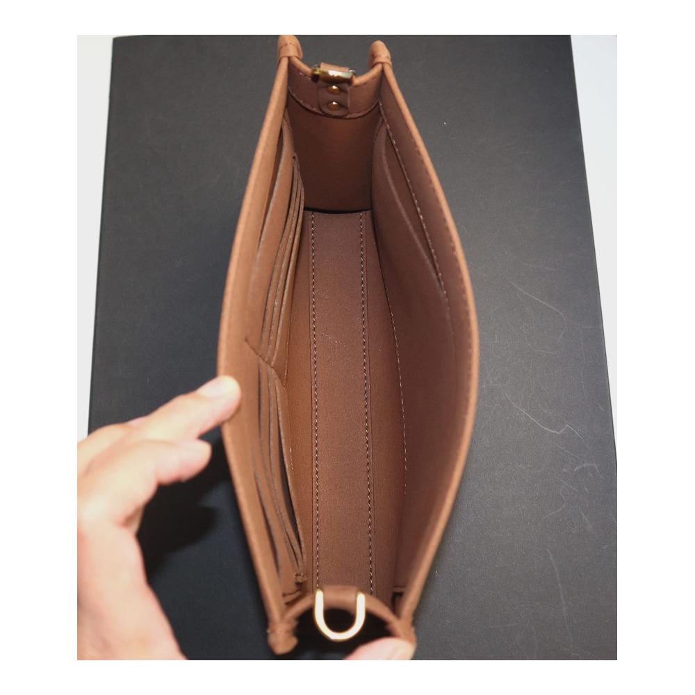 Taschenorganizer Tourdream Premium Mikrofaser Handtaschen-Einsatz für Toiletry Pouch 26 19 - Braun mit Goldschnallen - Idealer Handtaschenformer und Organizer