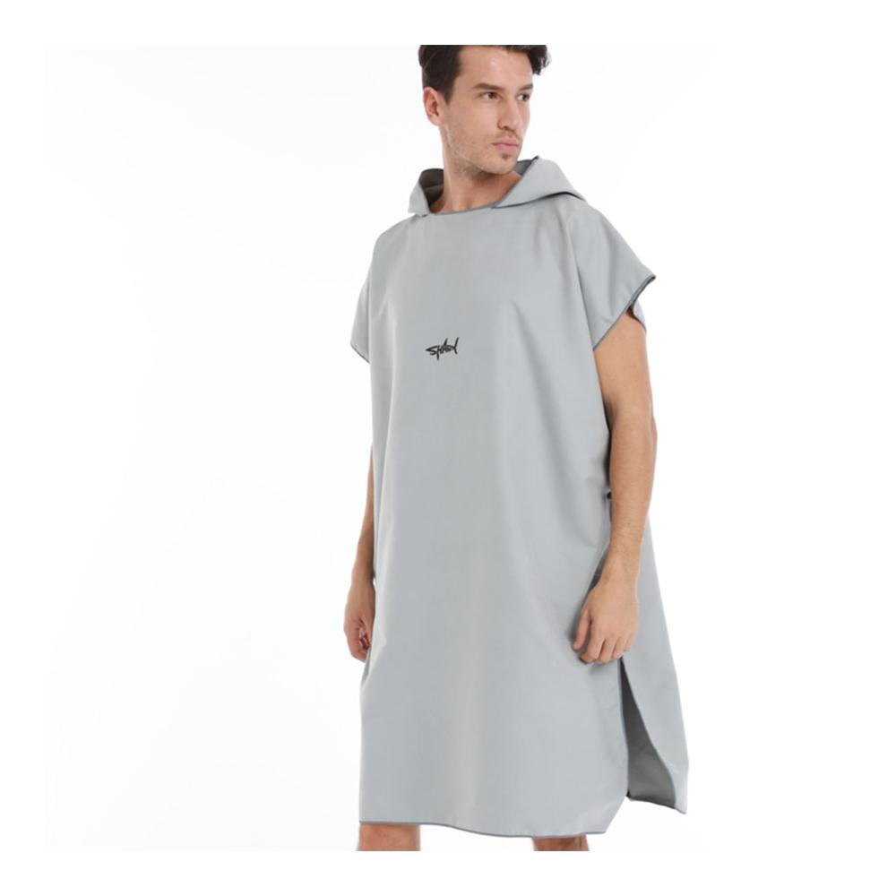 Schnelltrocknender Surf Poncho Tauch- und Wechseltuch Bademantel mit Kapuze für Männer – Ideal für Wassersport Strand & Pool in Grau