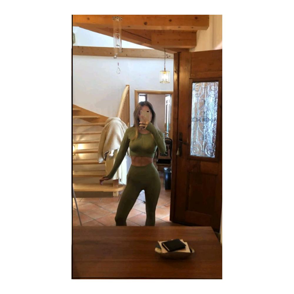 Damen Trainingsanzug Set Sportliche Jogginganzüge mit Crop Top Yoga Outfit und Hosen - 2-teiliges Sportbekleidungsset für Freizeit und Fitness