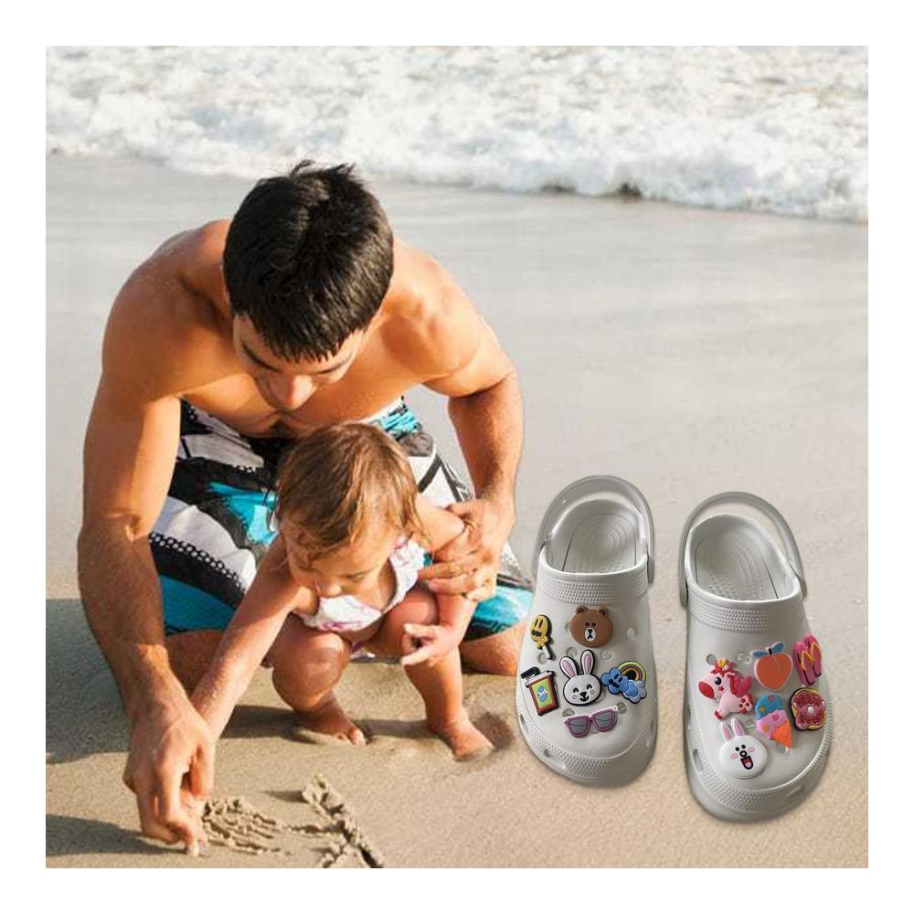 100 Verschiedene Niedliche Cartoon-Schuh-Charms von ZHULIA – PVC-Cartoon-Schuh-Dekorationen für Kinder und Erwachsene – Armband für Weihnachtsfeier und Geburtstagsgeschenk