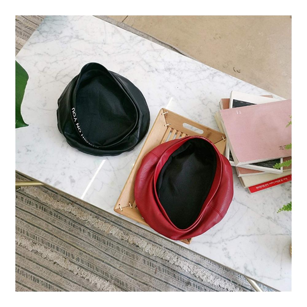 Herbst/Winter Damen Beret Trendige PU-Leder Baskenmütze mit Retro-Stickerei Maler-Hut Kürbis-Hut in Schwarz/Rot - Mode Bud Hat für Freizeit Shopping